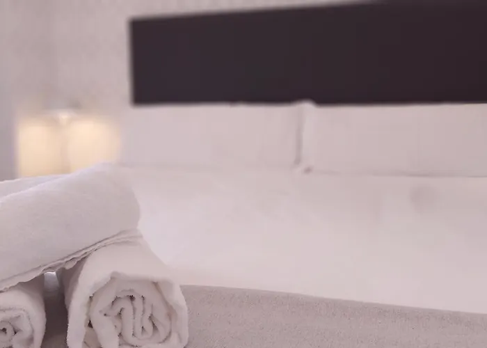 Del Parque Flats Le Village Golf Marbellac